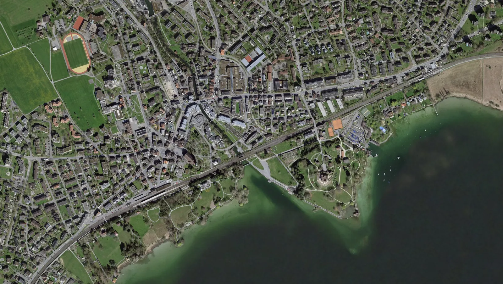 Luftbild von Cham am Zugersee: Überblick über die Immobilienmakler mit Büro in Cham