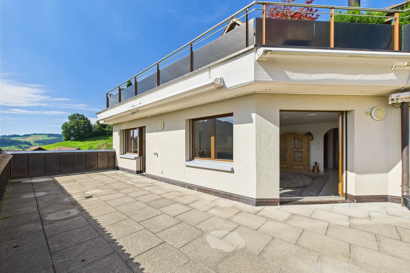 Terrasse der 4.5-Zimmer-Terrassenwohnung an der Lützelmattstrasse 17 in Rothenthurm SZ