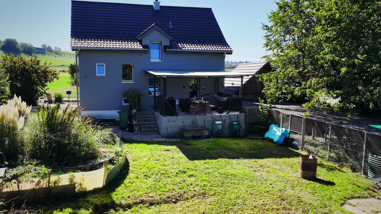 Drohnenfilm: Einfamilienhaus mit Weitblick in Sarmenstorf