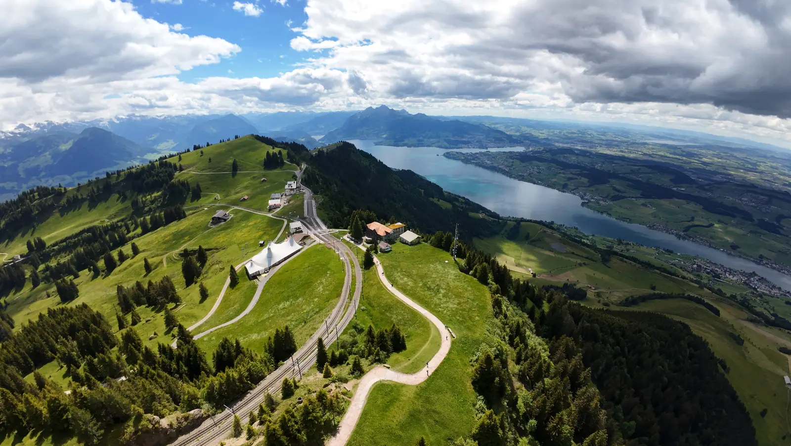 Blick von der Rigi über See und Voralpen, Zentralschweiz
