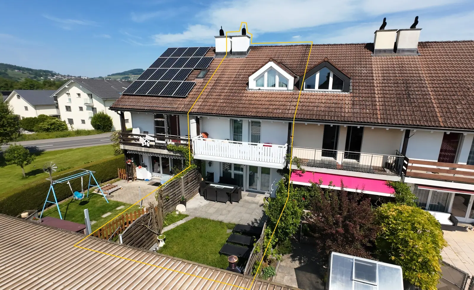 Garten mit Spielwiese – Reihenhaus in Aesch LU