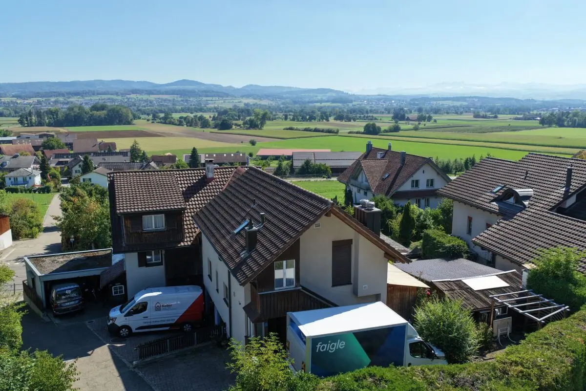 Fernsicht über das Reusstal – Renditeliegenschaft in Aristau AG