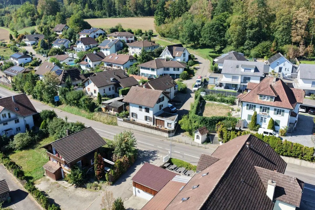 Das Quartier aus der Luft – Renditeliegenschaft in Aristau AG