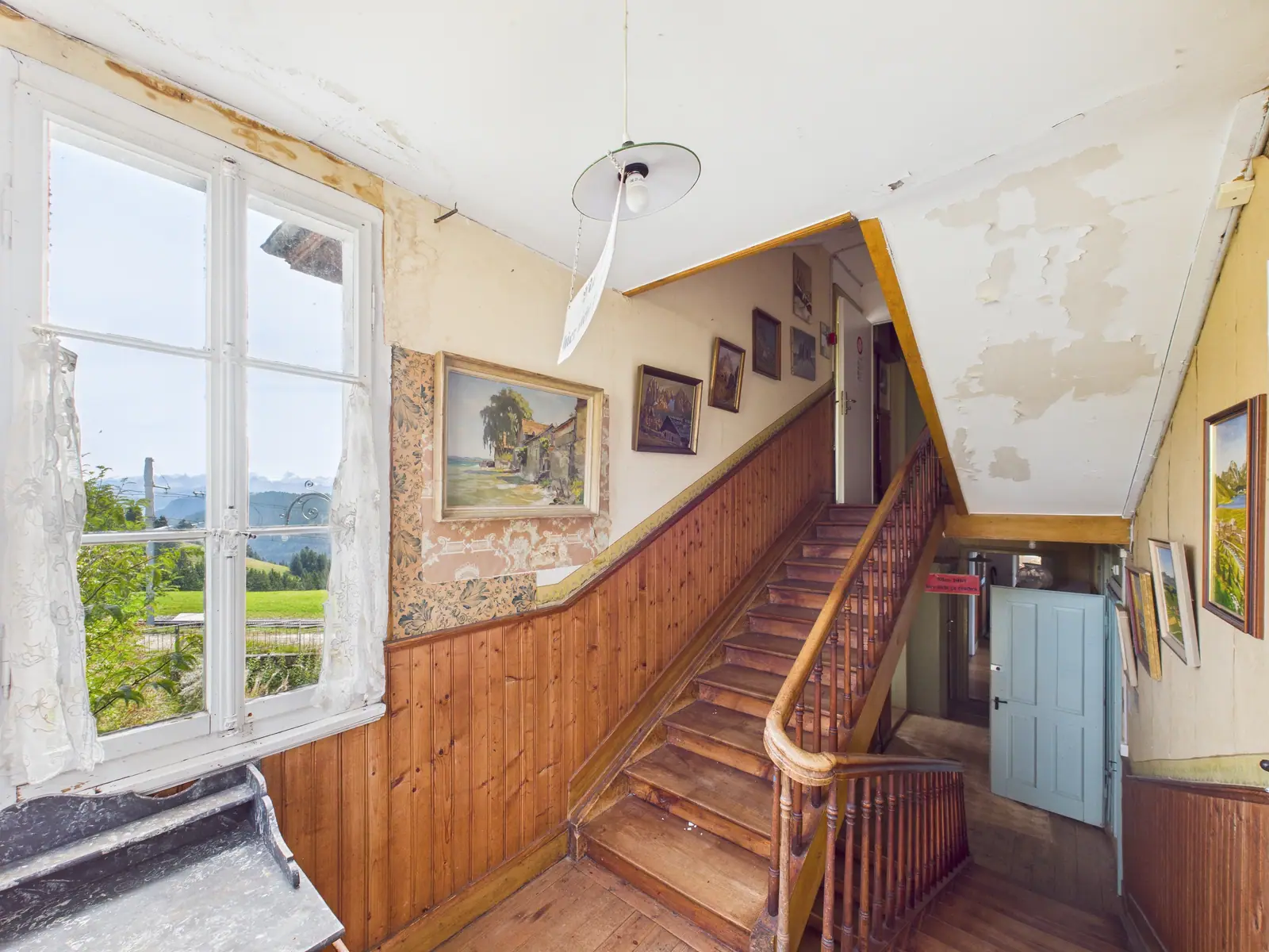 Treppenhaus mit Aussicht – Hotel Felchlin auf der Rigi, Arth SZ