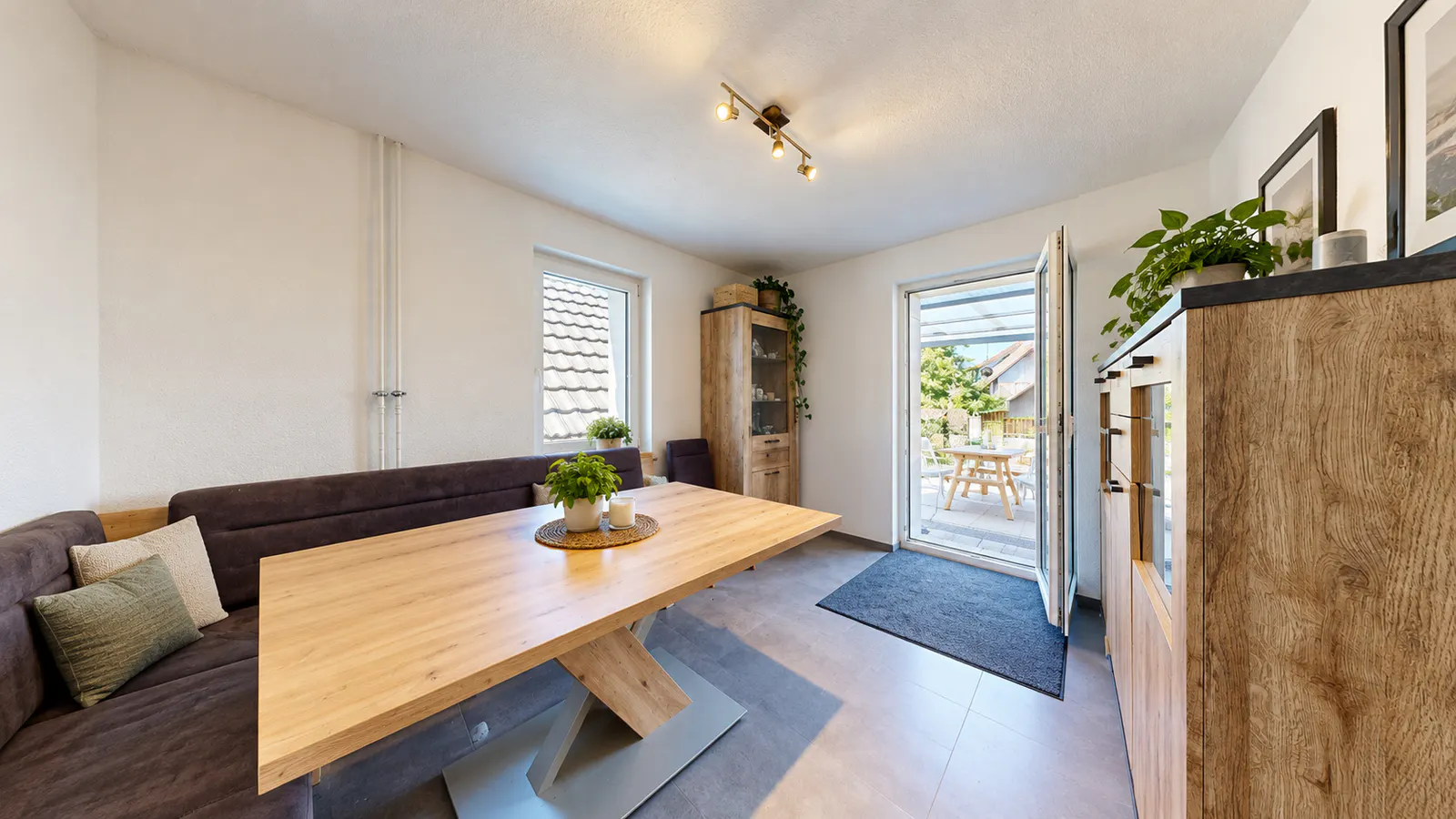Esszimmer mit direktem Zugang zur Veranda – Einfamilienhaus in Sarmenstorf AG