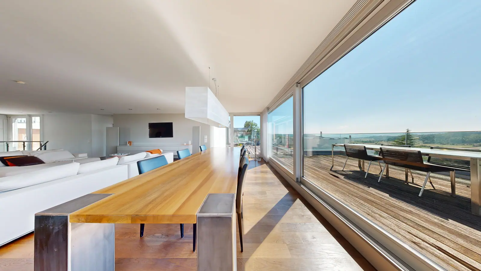 Essplatz mit Blick über das Tal – Penthouse in Wettswil am Albis ZH