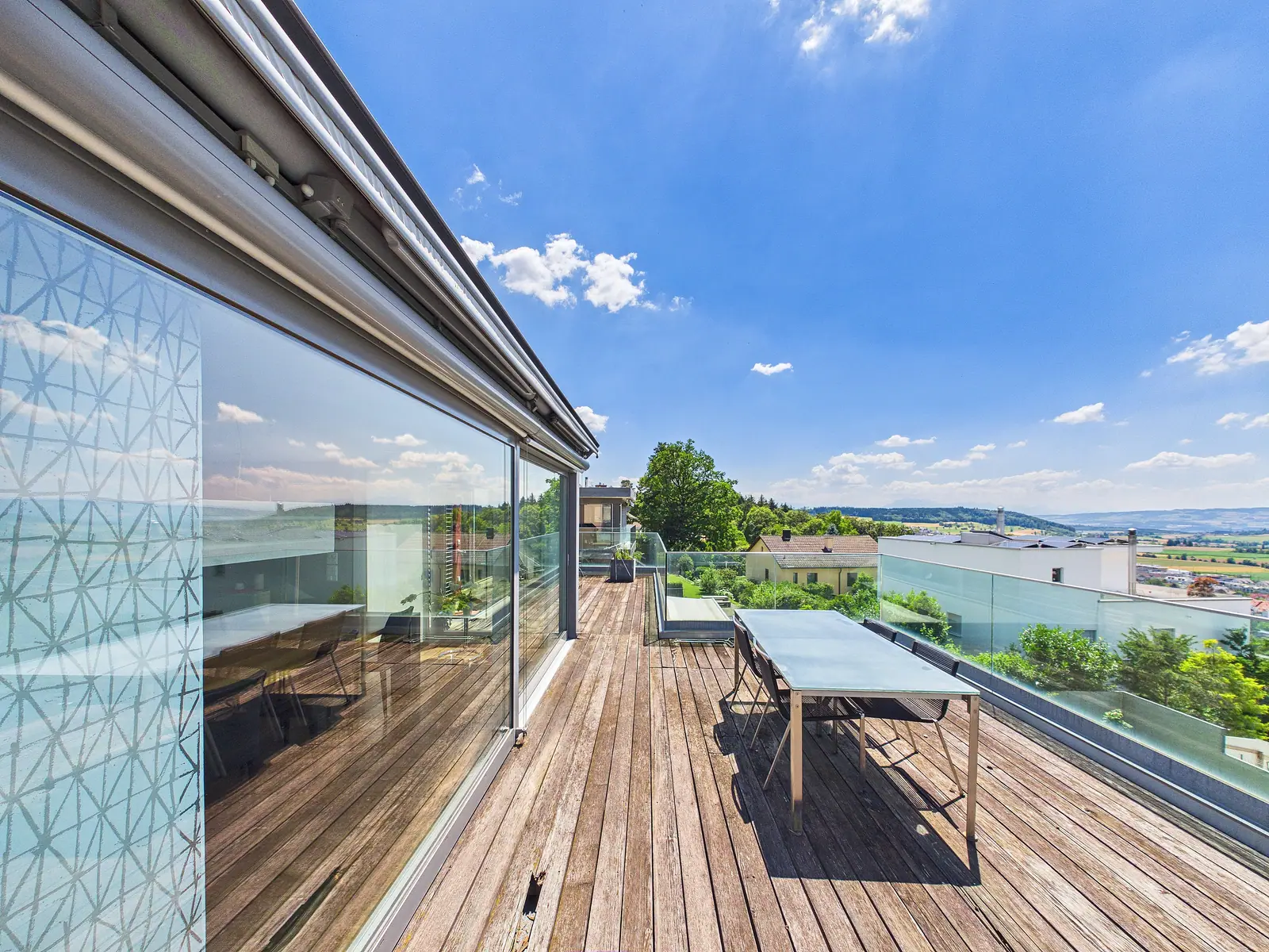 Sitzplatz unter dem Vordach – Penthouse in Wettswil am Albis ZH